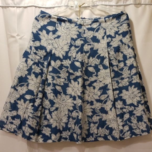 Banana Republic Dresses & Skirts - Banana Republic Pleated skirt Size 6